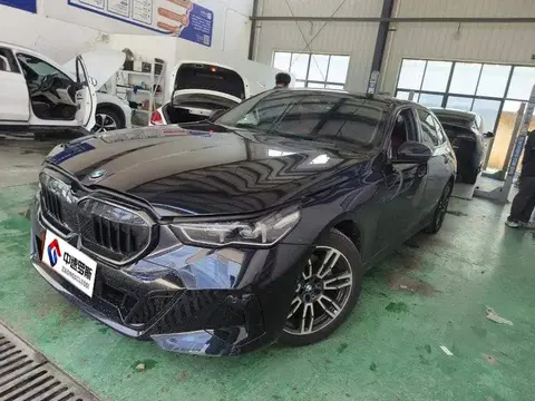 BMW 5 Dòng xe 2025 525Li M Sport Package