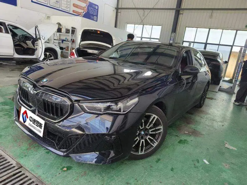 BMW 5 Series 2025 525Li M Sport Package