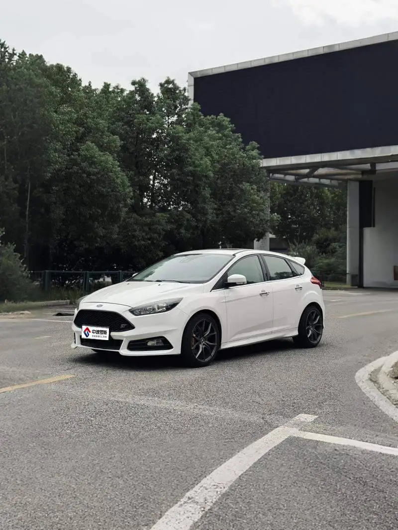 Fox 2015 EcoBoost 180 Hatchback Automatic Sport