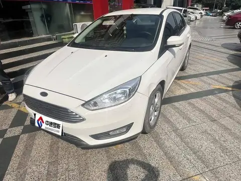 Fox 2015 Sedan 1.6L Automatic Comfort
