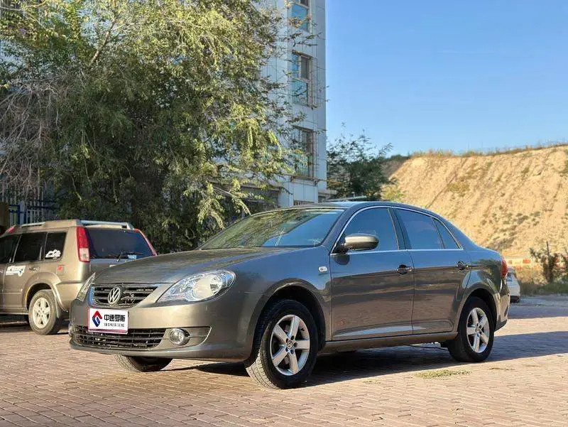 Bora 2012 1.6L Manual Fashion Model