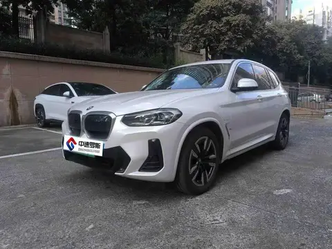 BMW iX3 2022 facelift leading model