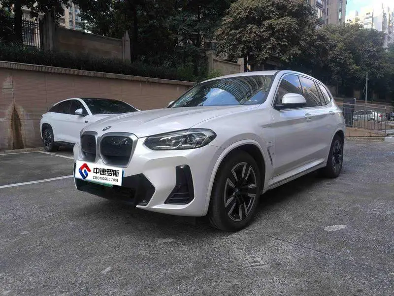 BMW iX3 2022 facelift leading model