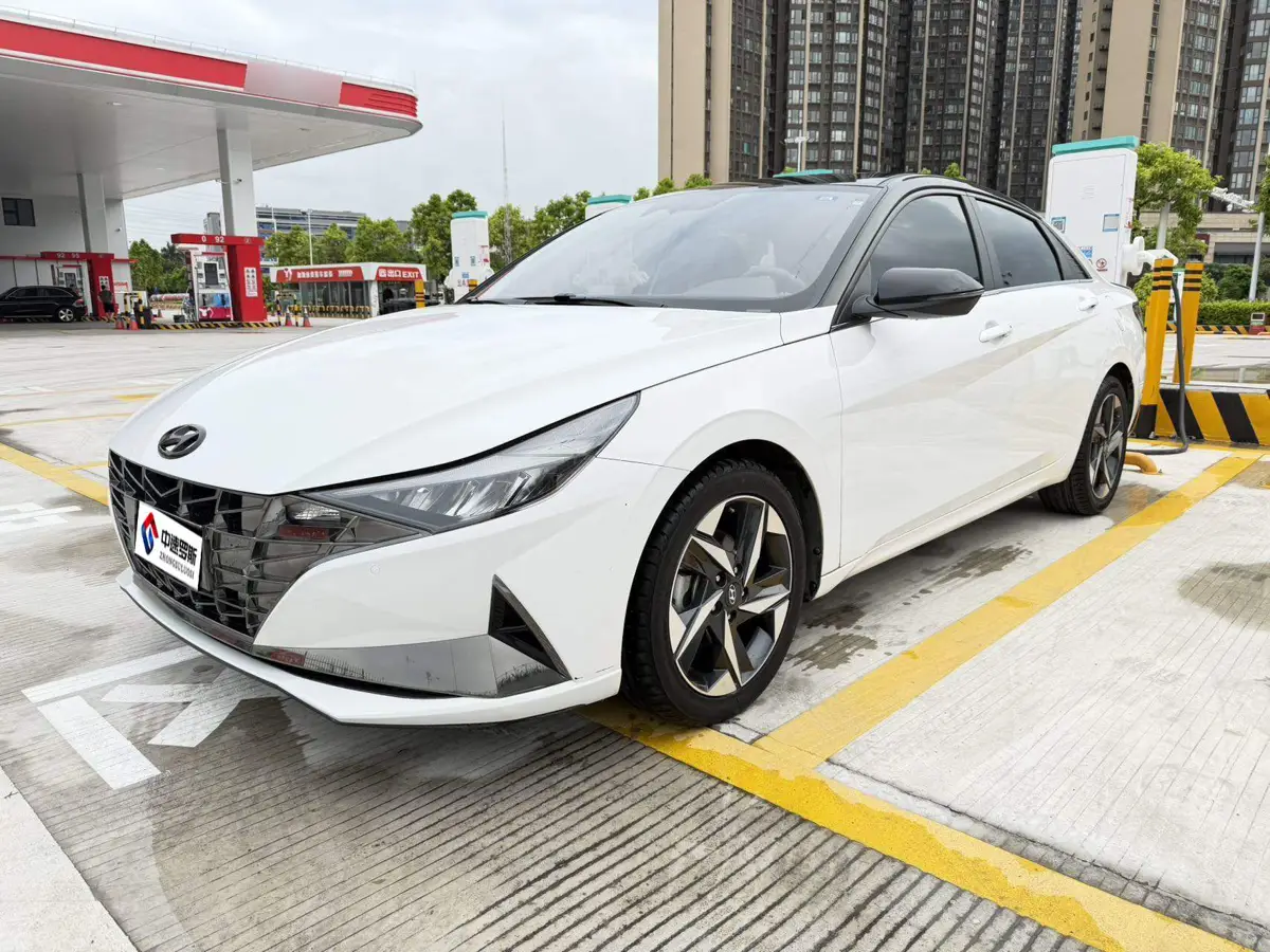 Elantra 2022 240TGDi DCT LUX Premium Edition