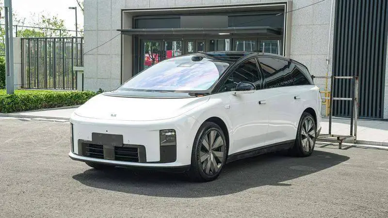 Ideal i8 2025 Standard Edition