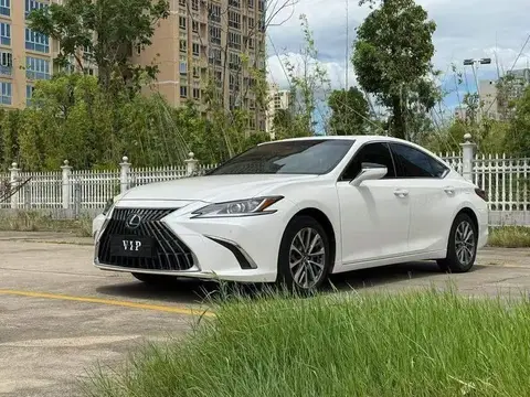 Lexus ES 2022 300h Excellence Edition