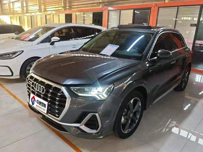 Audi Q3 2019 40 TFSI quattro stylish and dynamic model