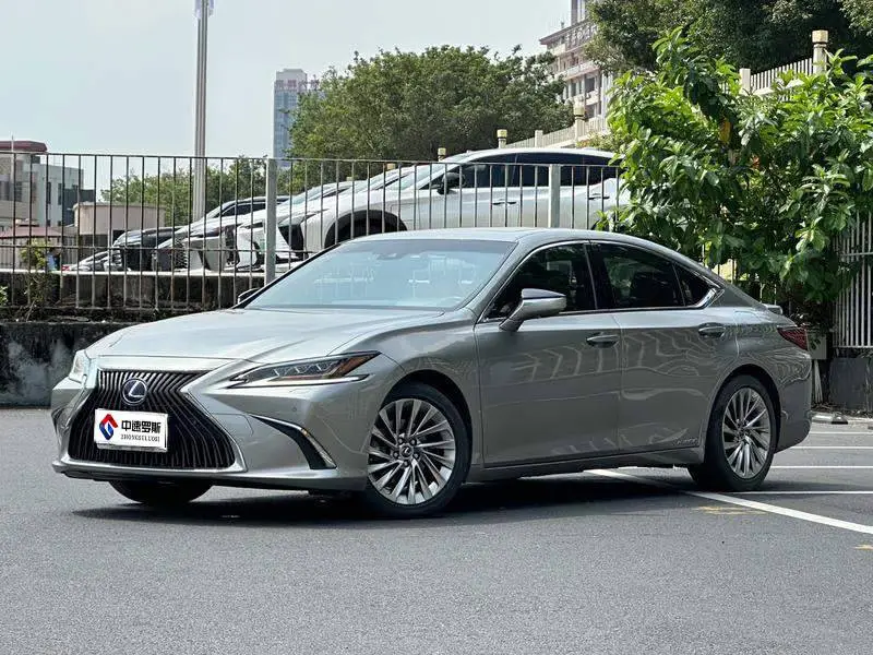 Lexus ES 2018 300h Executive Edition National V