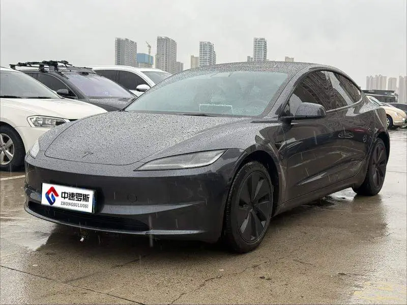 الطراز 3 2023 rear-wheel drive version