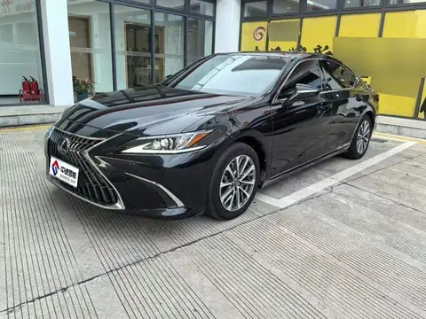 Lexus ES 2021 300h Excellence Edition