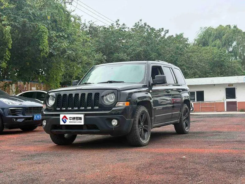 Freelancer 2014 2.4L Luxury Navigation Edition