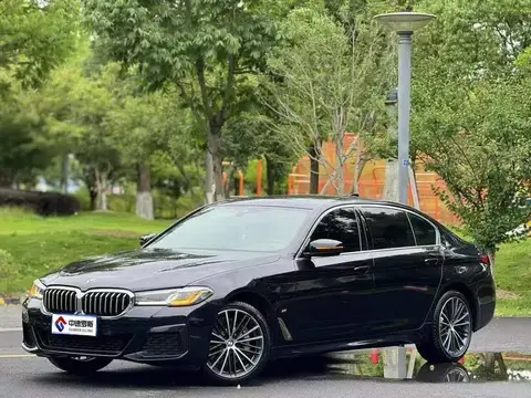 BMW 5 السلسلة 2022 530Li Leading M Sport Package