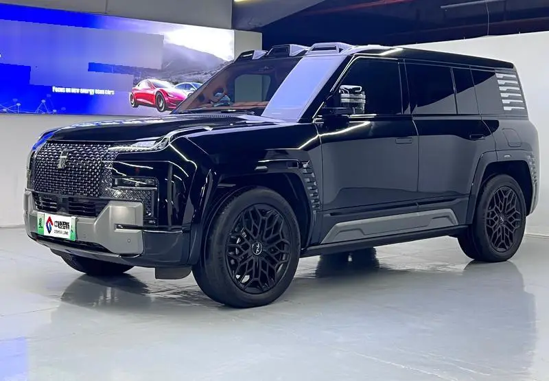 Looking up to U8 2023 Luxury Edition