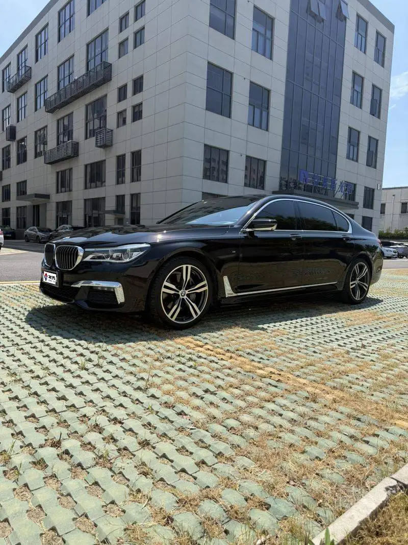 BMW 7 Series 2018 740Li xDrive Premium M Sport Package