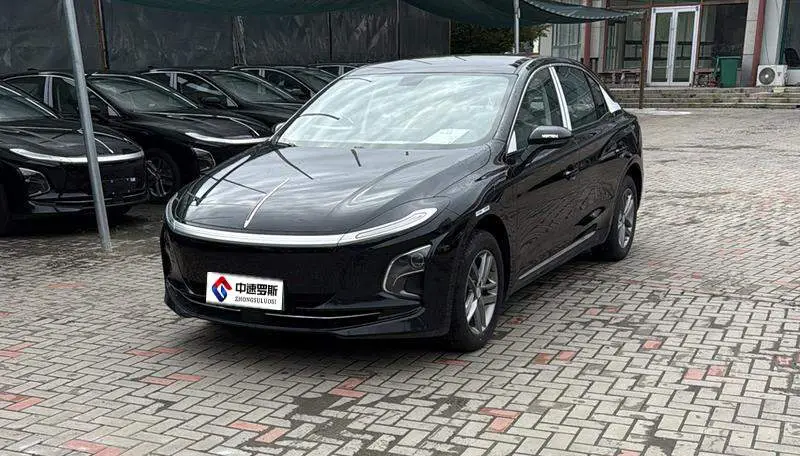 Hongqi E-QM5 2025 500km Travel Edition