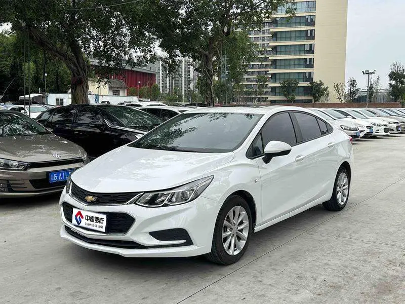 Cruze 2018 Hatchback 320 Automatic Pioneer Sunroof Edition