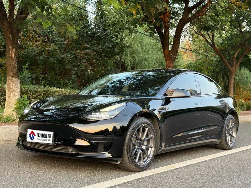 รุ่น 3 2022 rear-wheel drive version