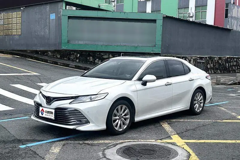 Camry 2021 2.0G Deluxe Edition