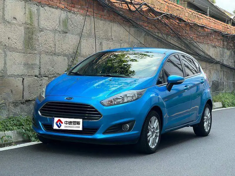 Carnival 2013 Hatchback 1.5L Automatic Fashion รุ่น
