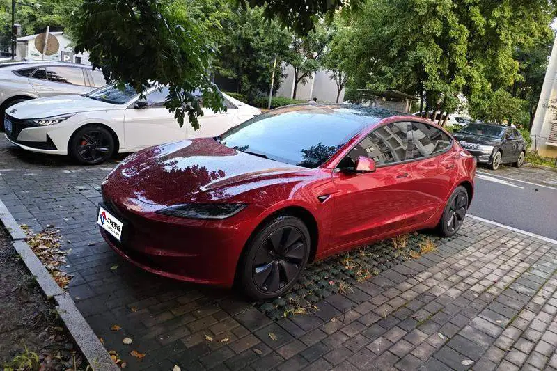 Modelo 3 2025 facelifted rear-wheel drive version