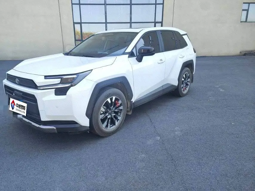 RAV4 2026 2.0L Two-Wheel Drive Luxury Edition