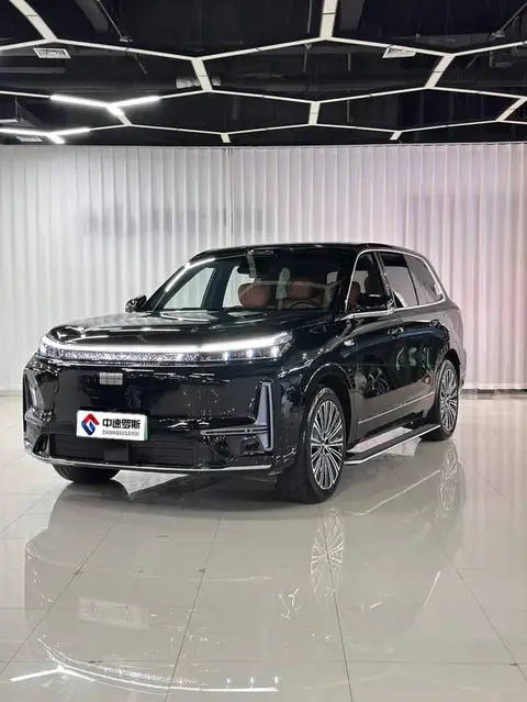 Galaxy M9 2025 210كم/h AWD Navigator Edition