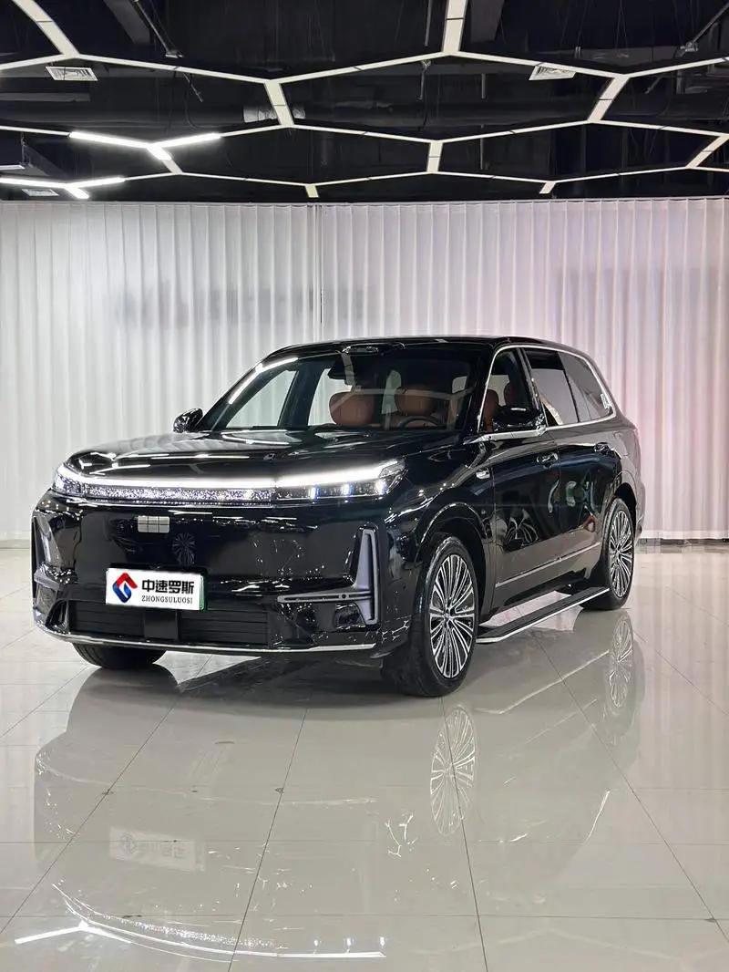 Galaxy M9 2025 210km/h AWD Navigator Edition