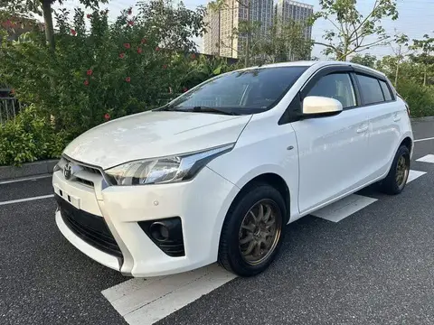 YARiS L 2015 1.5E Automatic Charm Edition