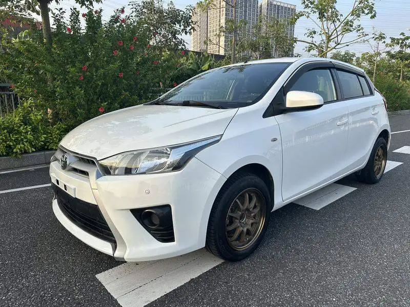 YARiS L 2015 1.5E Automatic Charm Edition