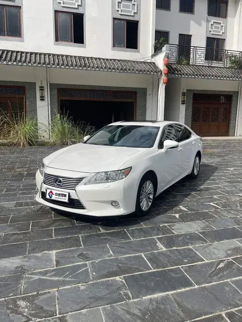 Lexus ES 2014 300h Comfort Edition