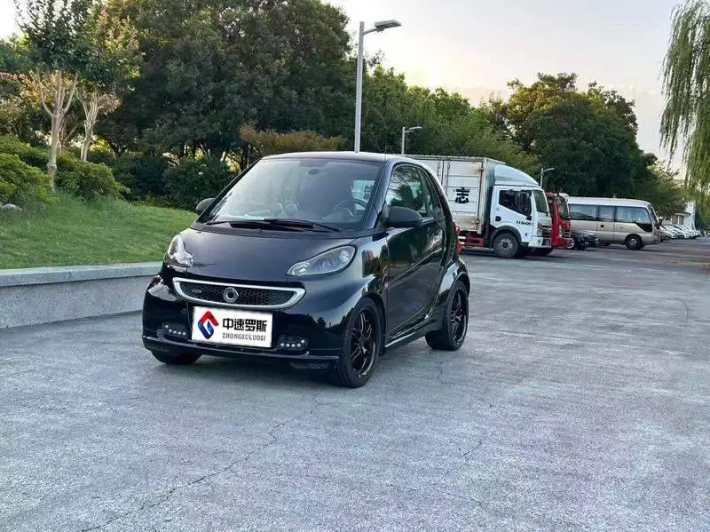 smart fortwo 2012 1.0T Bosu Xclusive Edition