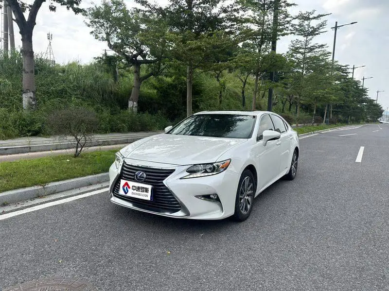 Lexus ES 2017 300h Mark Levinson Comfort Edition