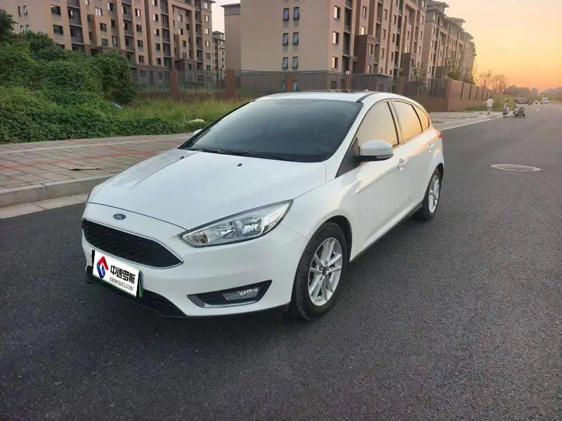 Fox 2017 Hatchback 1.6L Manual Fashion Smart Edition