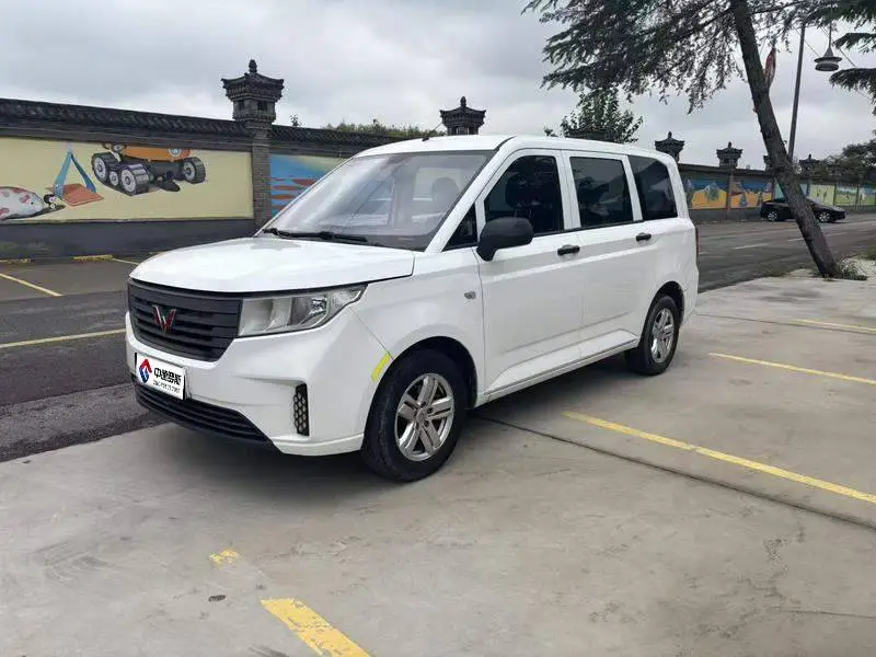Wuling Hongguang PLUS 2020 1.5L Manual Standard 5-seater