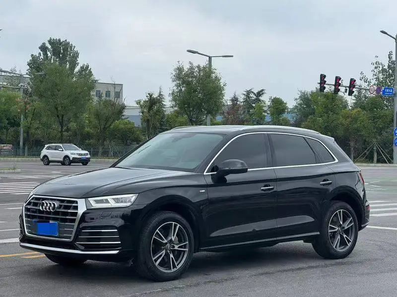 Audi Q5L 2020 40 TFSI facelift: Fashionable model