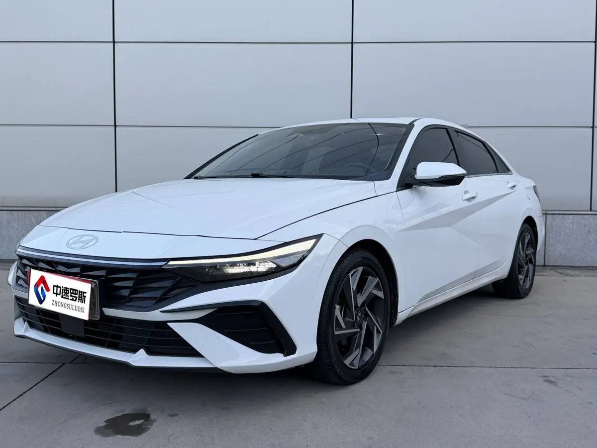 Elantra 2023 1.5L CVT LUX Premium Edition