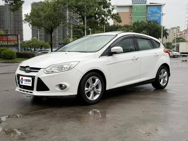 Fox 2012 Hatchback 1.6L Manual Fashion Edition