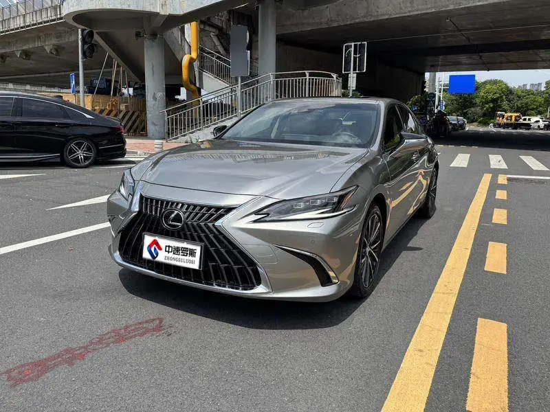Lexus ES 2022 300h Premium Edition