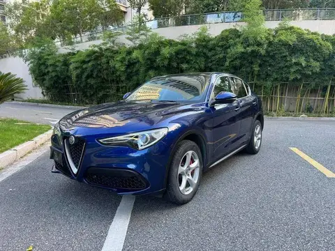 Stelvio 2017 2.0T 200HP Deluxe Edition