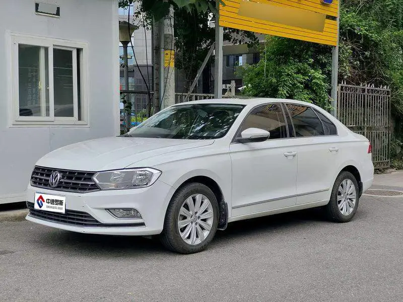 Bora 2017 1.6L Manual Comfort
