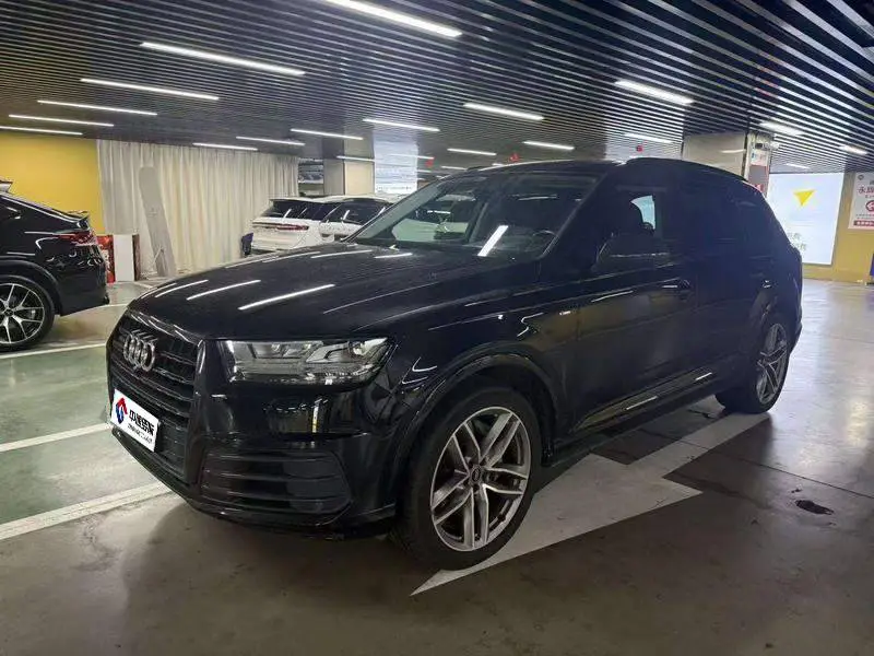 Audi Q7 2018 45 TFSI S line sports model