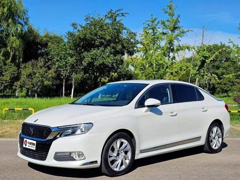 DS 5LS 2014 1.8L Automatic Comfort Edition VTi140
