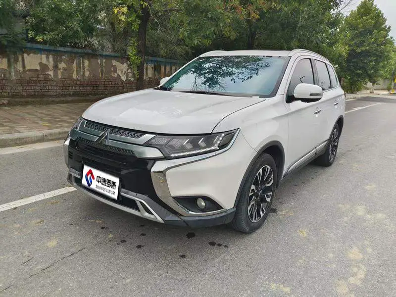 Outlander 2019 2.4L 4WD Enjoyable Edition 7 Seaters National VI