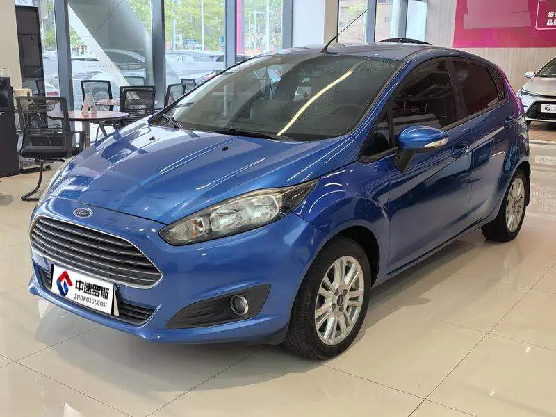 Carnival 2013 Hatchback 1.5L Automatic Fashion Model