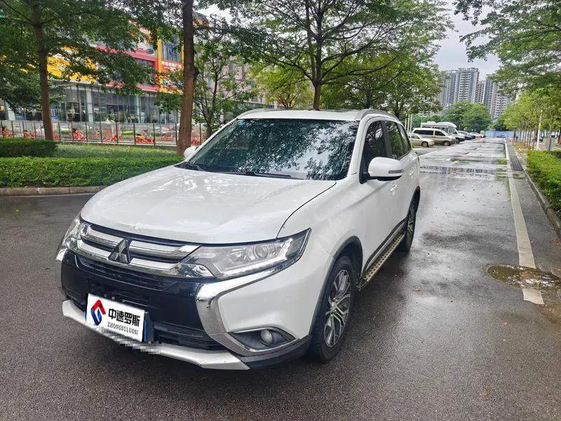 Outlander 2018 2.0L 2WD Honor Edition 5 Seaters