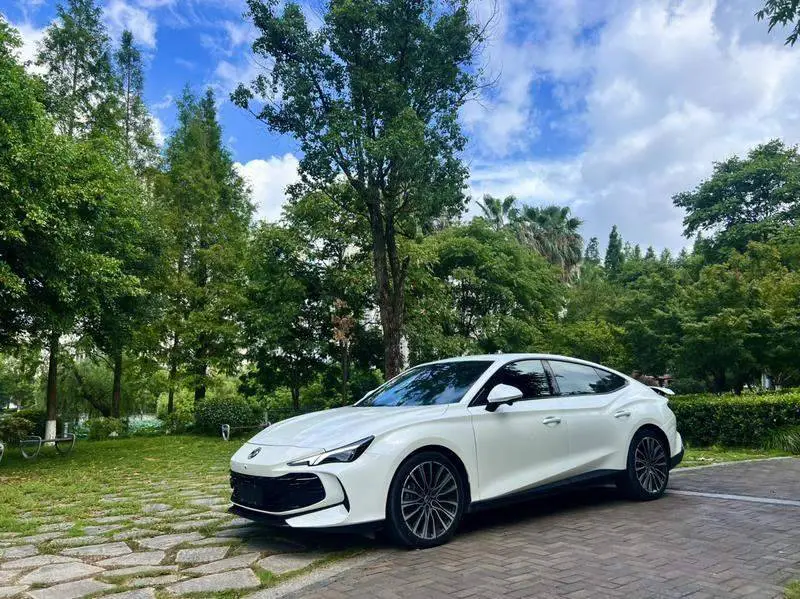 MG7 2023 2.0T Automatic Beauty Hunter Premium Edition