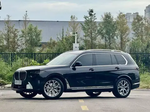 BMW X7 2023 xПривод40i Leading Luxury Package