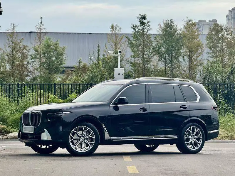 BMW X7 2023 xDrive40i Leading Luxury Package