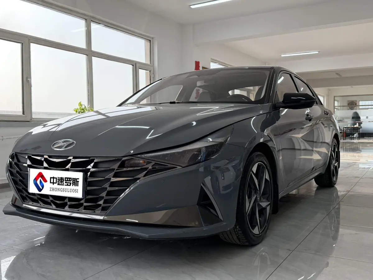 Elantra 2022 1.5L CVT LUX Premium Edition