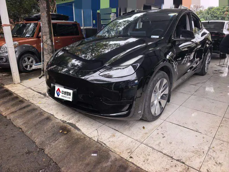 Mẫu Y 2022 facelifted rear-wheel drive version